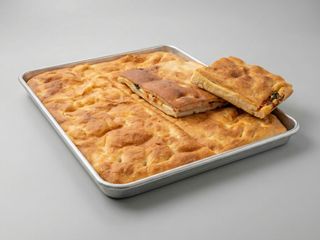 Focaccia con prosciutto e mozzarella