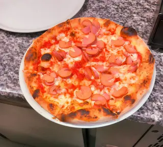 Pizza Würstel 