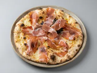 Focaccia crudo