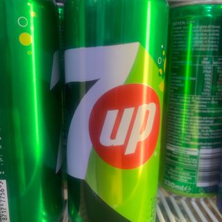 SEVEN UP 