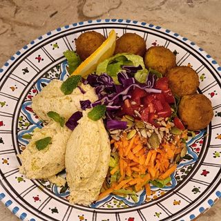Falafel e insalata