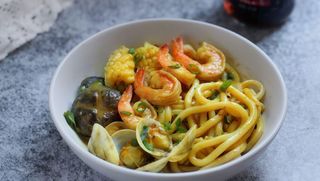 23. Spaghetti di riso con misto mare