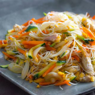 Spaghetti di riso con manzo piccante 