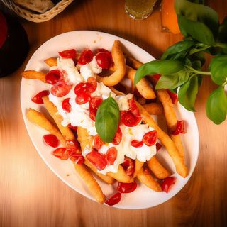 Strisce di impasto della pizza fritte Ischia