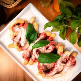 Strisce di impasto della pizza fritte Procida