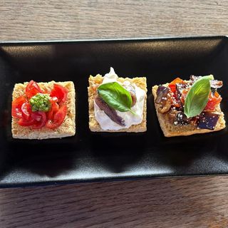 TRIS DI SCHIACCIATINE DI GRANO
