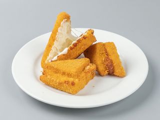 Mozzarella in carrozza con prosciutto