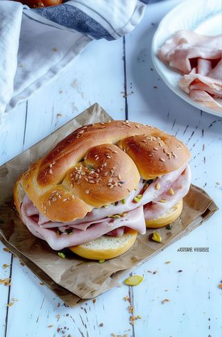 Pane arabo con verdure grigliate e provola