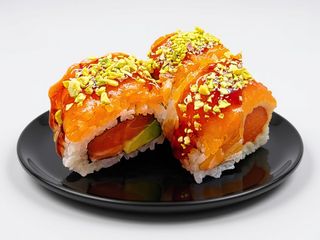 gio salmon roll