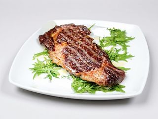 Tagliata di manzo danese con rucola e grana
