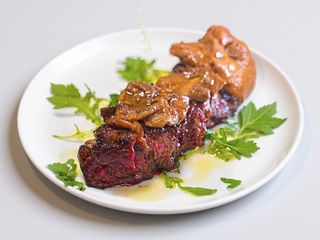 Tagliata di manzo danese con porcini spadellati