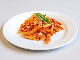 Penne al pomodoro, basilico e parmigiano 