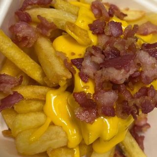 Patatine cheddar e bacon