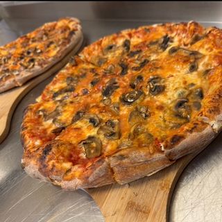 Würstel e patatine (Rossa)