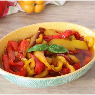 Peperoni fritti con olive e capperi