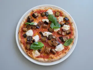 Teglia intera Siciliana (Margherita con Melanzane)