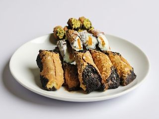 Cannoli artigianali con ricotta al pistacchio
