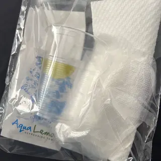 KIT CENA : POSATE, GUANTI,BICCHIERE,TOVAGLIOLI, SALVIETTA PROFUMATA.
