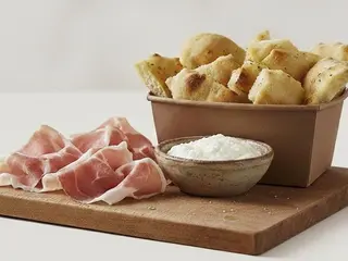 Focaccina olio e sale con Prosciutto crudo e Stracchino