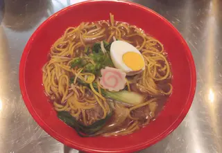 Ramen con verdure in brodo