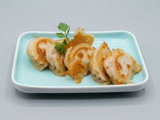 Ravioli di carne e erba cipolline