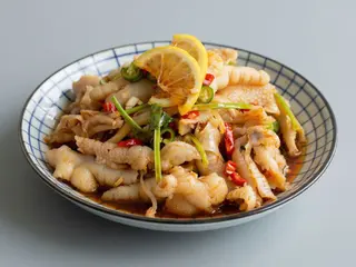 Zampe di pollo con salsa agropiccante