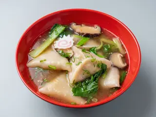 Ravioli triangolari in brodo