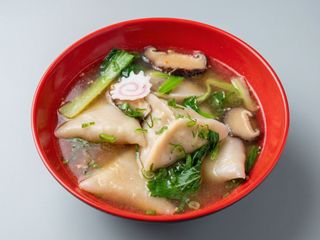 Ravioli triangolari in brodo