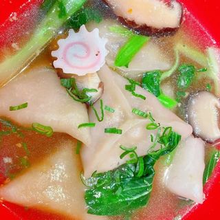 Ravioli triangolari in brodo