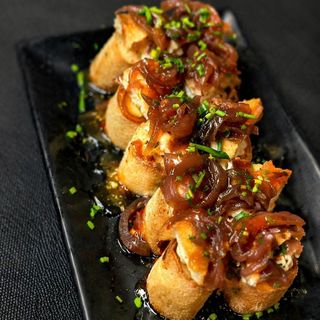CRISPY CHICKEN ROLLS