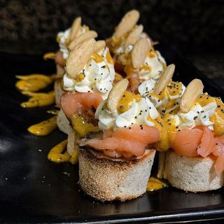 Salmone Rolls