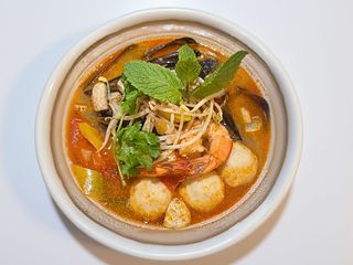 B1 Zuppa tom yum con spaghetti