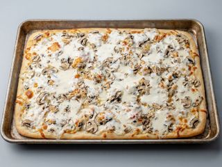 Funghi e quattro formaggi - 1/2 teglia