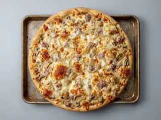 Funghi, salsiccia e mozzarella - teglia intera