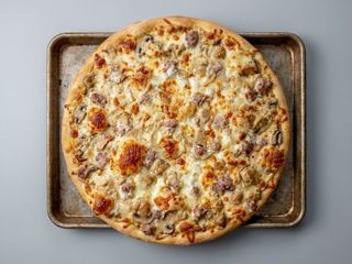 Funghi, salsiccia e mozzarella - teglia intera