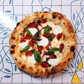 MARGHERITA ALL'OMBRA DEL VESUVIO