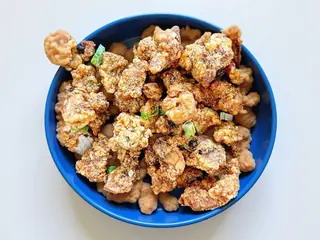 Spuntino di maiale fritto