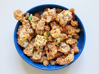 Spuntino di maiale fritto