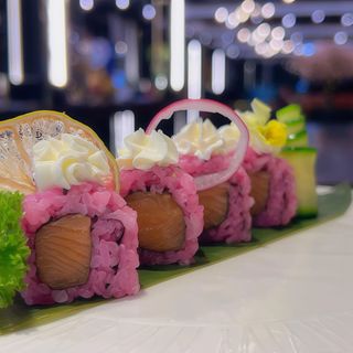 36a. Uramaki pink sake