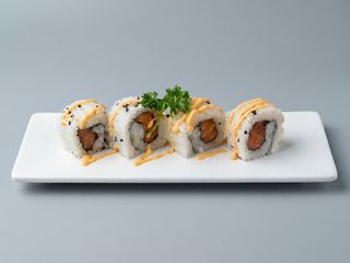 39. Uramaki spicy salmone