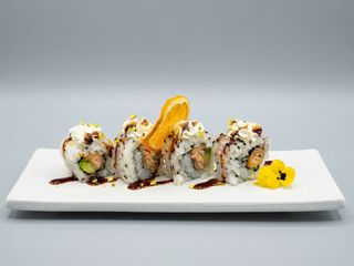 42. Uramaki salmone fritto