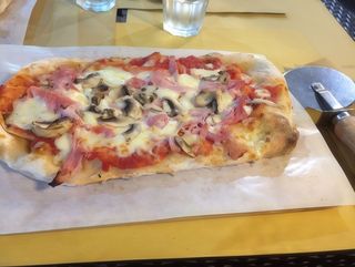 Pinsa prosciutto e funghi
