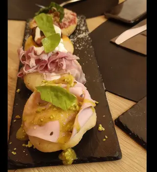 Montanara bolognese