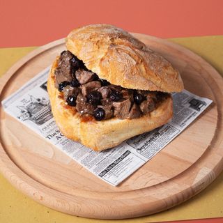 Panino con Cervo in civet