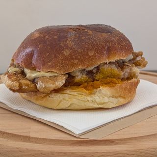 Burger bun con pollo fritto alla cacciatora (Maggio)