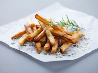 Patate al forno con rosmarino e pepe nero