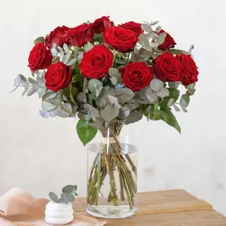 Dodici rose rosse Con Vaso trasparente