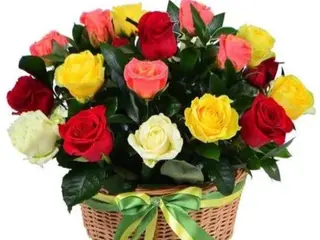 Cesto Di Fiori Con Rose Colorate