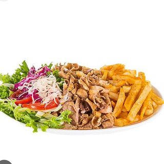 Doner kebap con riso e insalata