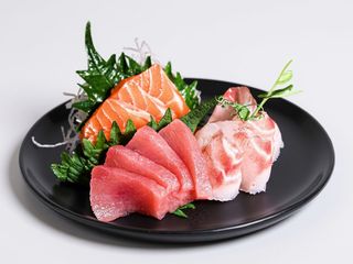 042 Sashimi Mix